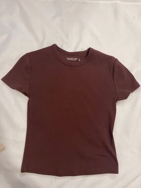 Abercrombie & Fitch Women's Short Sleeve Crewneck ribbed Tee in Chocolate